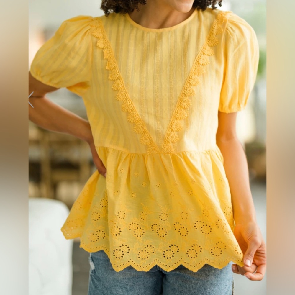 ANDREE BY UNIT Yellow Eyelet Lace Blouse